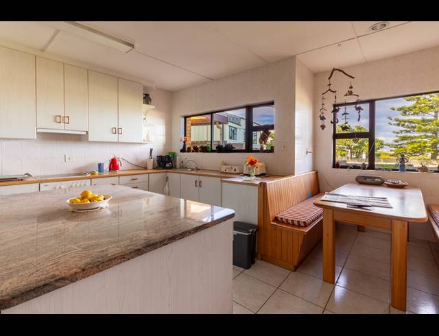 3 BEDROOM HOUSE FOR SALE IN VAN RIEBEECKSTRAND
